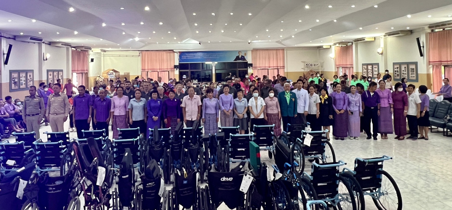 ร่วมเป็นเกียรติในการมอบอุปกรณ์ช่วยเหลือ  คนพิการ ผู้สูงอายุในพื้นที่จังหวัดศรีสะเกษ