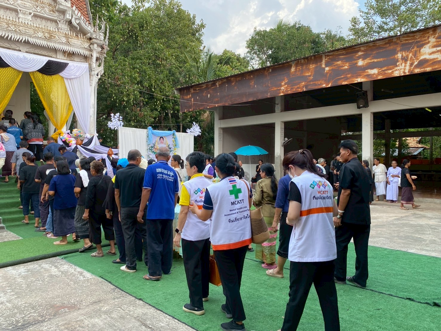 ทีม MCATT โรงพยาบาลพระศรีมหาโพธิ์ ร่วมกับ  ศูนย์สุขภาพจิตที่ 10 ร่วมพิธีฌาปนกิจศพผู้เสียชีวิต จากเหตุการณ์แผ่นดินไหว และ เยียวยาจิตใจ ณ อำเภอเดชอุดม จัง